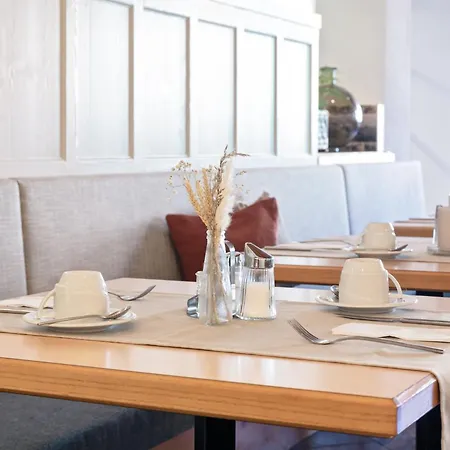 בית הארחה Fruhstuckshotel Scharinger 3*