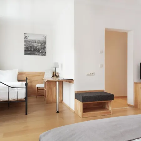 Fruhstuckshotel Scharinger Casa de hóspedes 3*